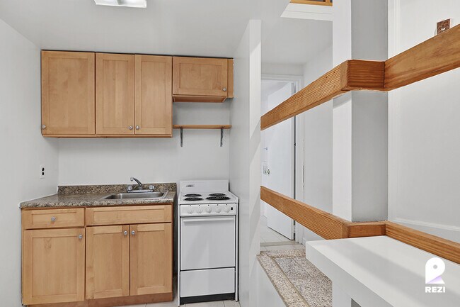Building Photo - 228 E 81st St