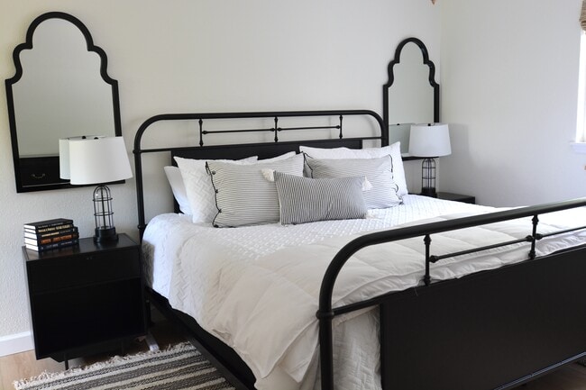 Guest Room 2 - 4815 3rd Ave NW