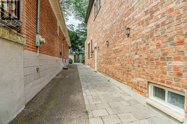 Building Photo - 36 Roxaline St