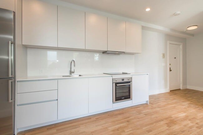 Building Photo - 110 Central St