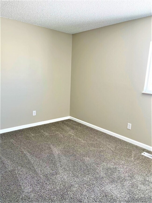 Building Photo - Cute 2 Bedroom Apartment for Rent on Provincial Drive