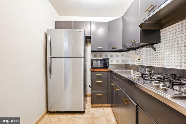 Foto del edificio - 2401 H St NW