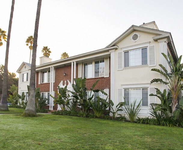 Building Photo - 12000 Moorpark St
