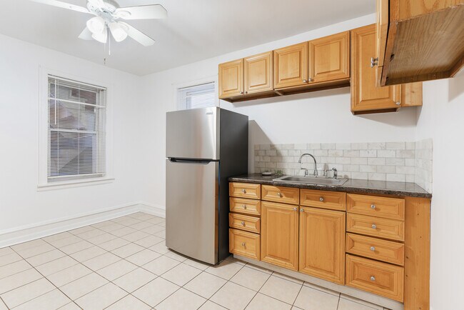 Foto del edificio - 2450 S Whipple St