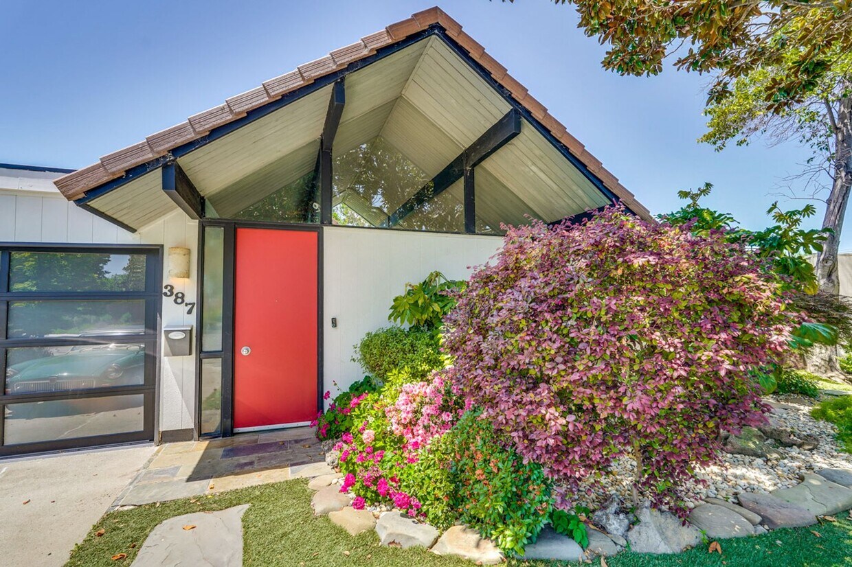 Foto principal - Gorgeous 4 Bed, 2 Bath Eichler in Sunnyvale