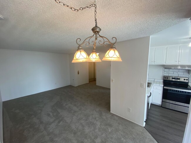 Foto del edificio - Upgraded 2 Bedroom Condo in San Carlos!!  ...