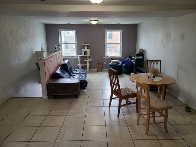 Living room - 155 W Girard Ave