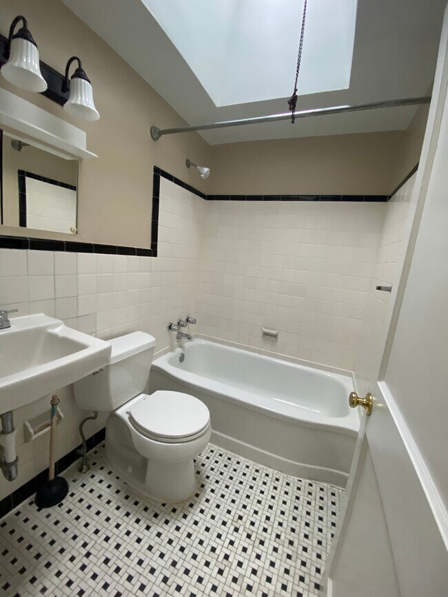 86 S Harwood Ave, Upper Darby, PA 19082 House Rental in Upper Darby