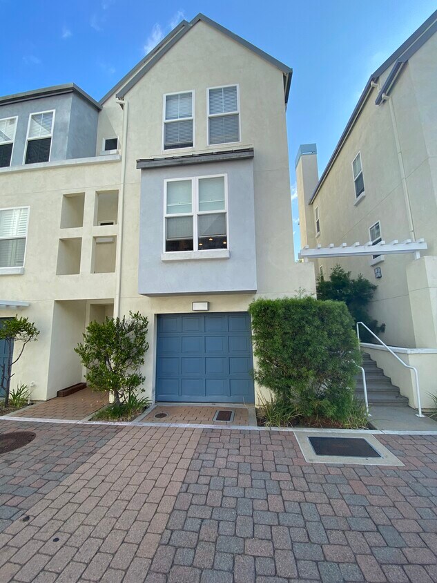 Primary Photo - 205 Village Ln