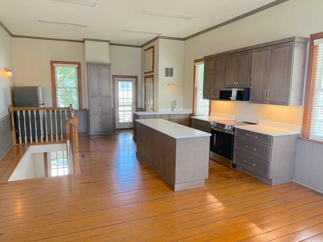 kitchen - 130 Stafford St