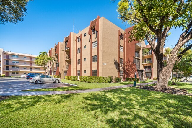 Building Photo - 13707 Kendale Lakes Cir