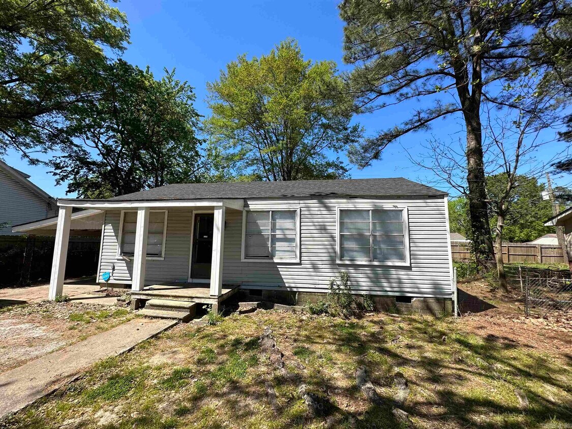 Primary Photo - 107 Roosevelt Rd