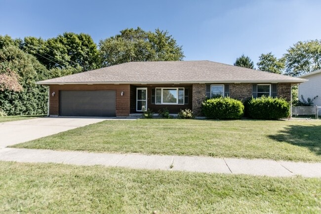 Building Photo - 1102 S Garden Ct