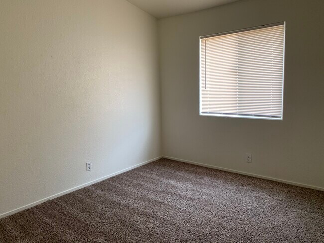 Foto del edificio - 6441 Rosemount Ave