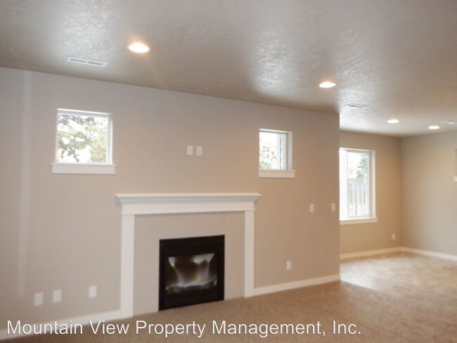 Building Photo - 3 br, 2.5 bath House - 62028 Quail Run Pl.