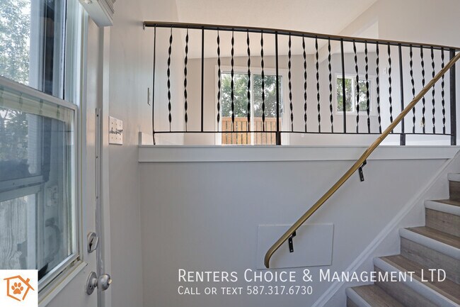 Building Photo - Renovated, Cat Friendly Townhouse in Brooks Convenient to Amenities