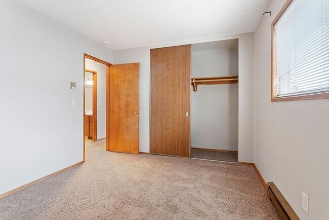Foto del edificio - Remodeled 2 bedroom across from Providence...