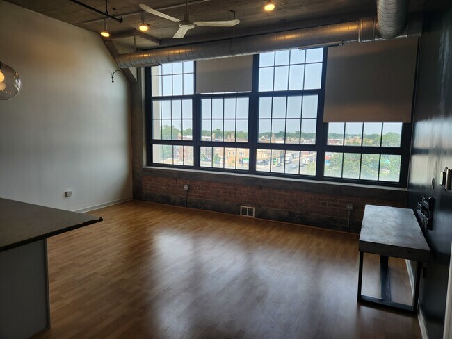 Foto del edificio - 3963 W Belmont Ave