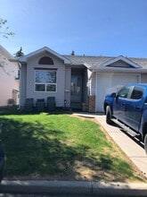 Building Photo - 68 Catalina Cir NE