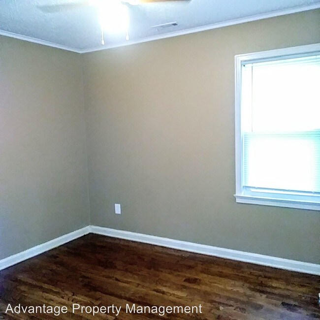 Building Photo - 2 br, 1 bath House - 1105 Robin Hood Ln.
