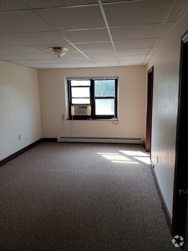 Building Photo - 105 S Main St