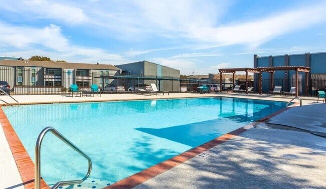 Foto del edificio - 4411 Gardendale Rd