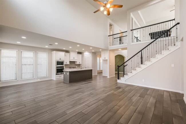 Building Photo - 8823 Morning Glow Dr