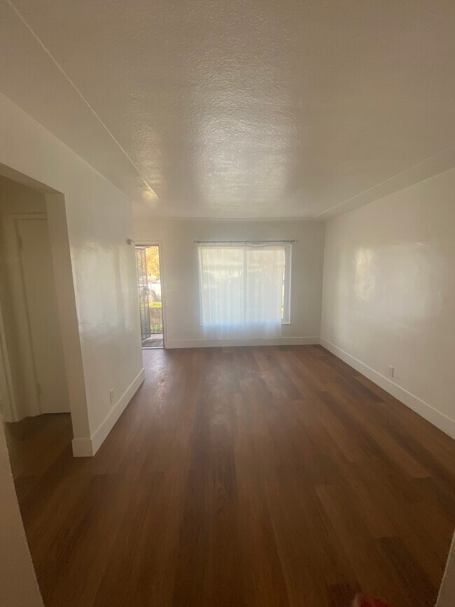 Foto del edificio - 3402 Mayfair Dr S