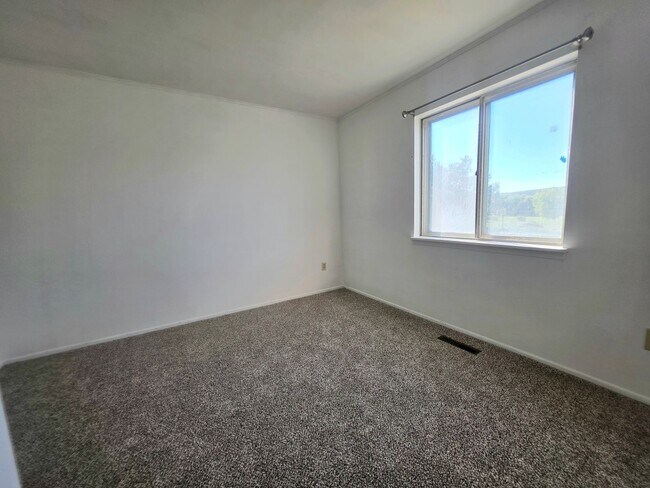 Building Photo - 3279 Lunar Dr