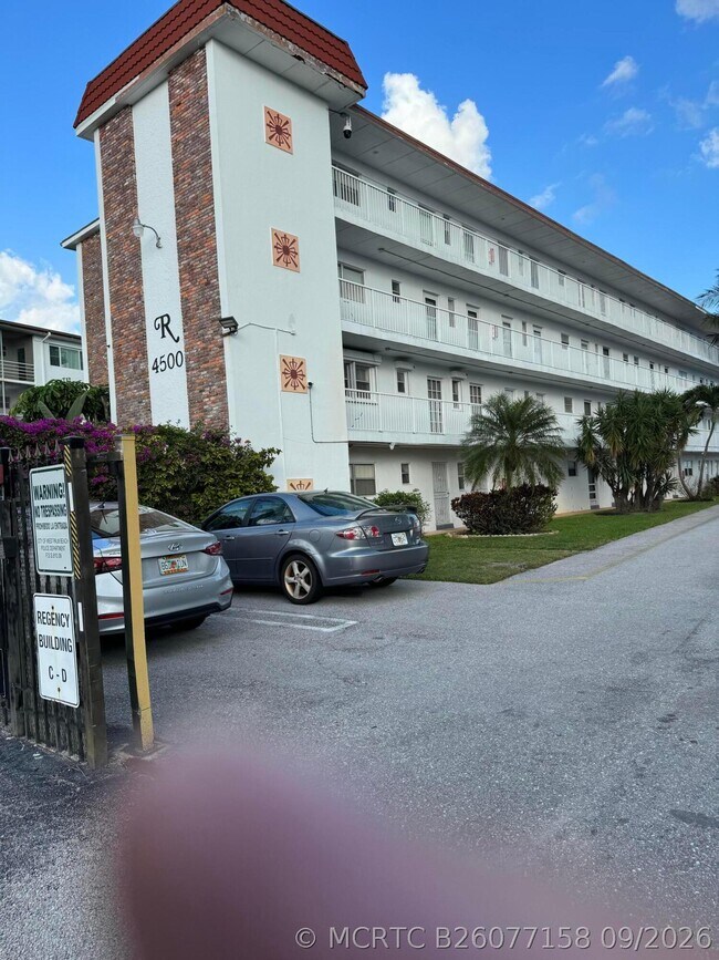 Building Photo - 4500 N Flagler Dr