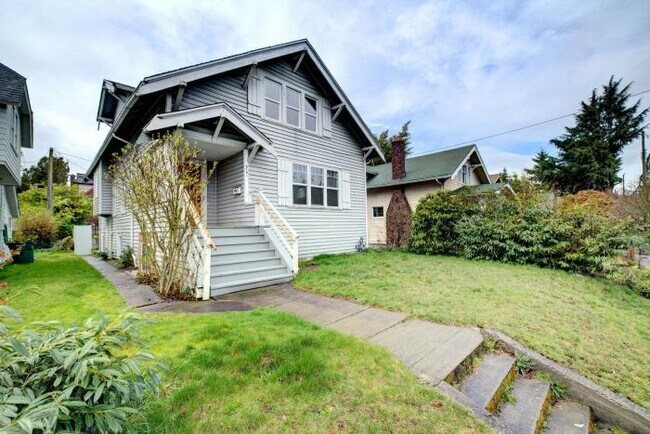 Building Photo - 8 bedroom in Seattle WA 98105