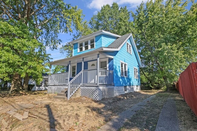 Building Photo - ? Cozy 2-Bedroom Home with Modern Updates ...