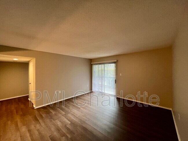 Foto del edificio - 5016 Sardis Rd