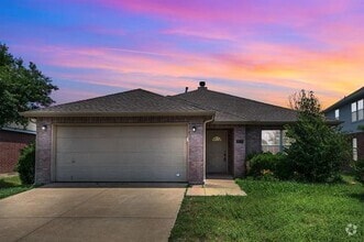 Building Photo - 812 Piedmont Dr