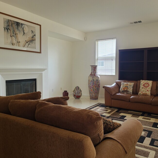 Foto del edificio - 17769 Laurel Grove Rd