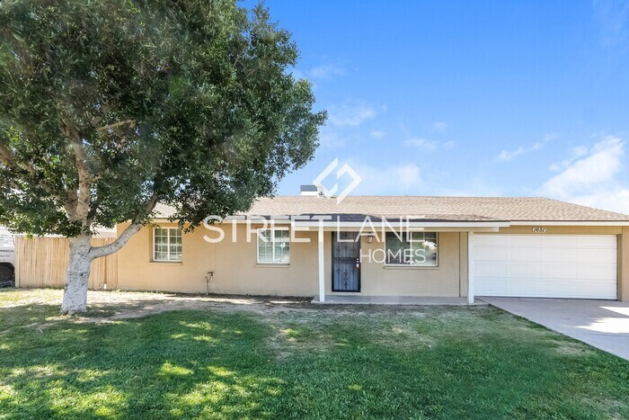 Primary Photo - Lovely 3 Bedroom with Pool!