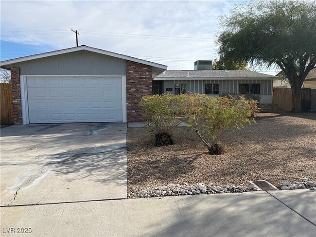 Building Photo - 2005 Fontenelle St