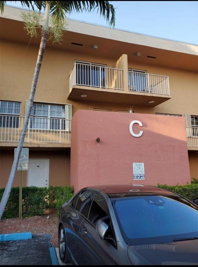 Building Photo - 7510 SW 152nd Ave