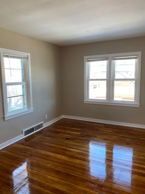 Living room - 112 E Longyear St