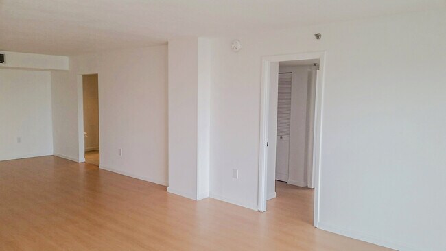 Building Photo - 1201 S Ocean Dr