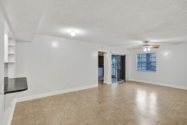 Foto del edificio - 447 NE 210th Circle Ter