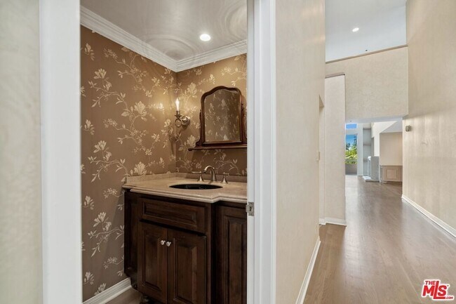 Foto del edificio - 410 S Barrington Ave