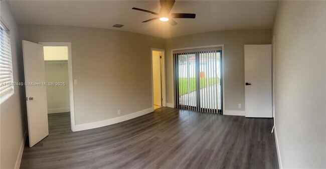 Foto del edificio - 5020 Tyler St