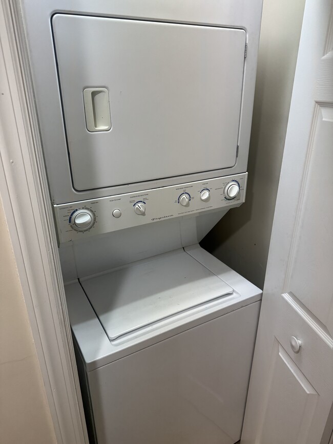 Washer/Dryer - 150 Pleasant St