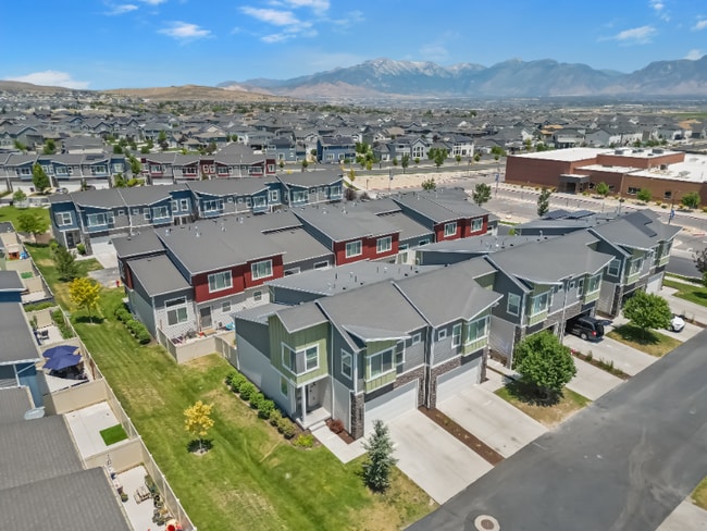 Building Photo - 4287 Golden Grv