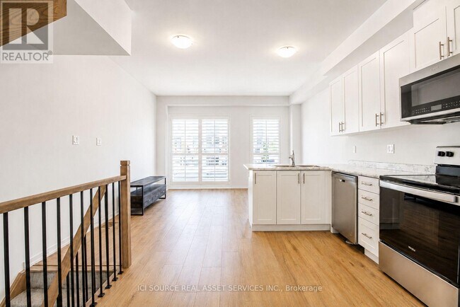 Building Photo - 14 Bateson St