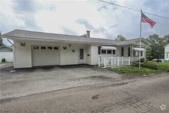 Building Photo - 734 Bond Ave