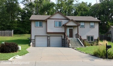 Building Photo - 4725 Plumthicket Dr