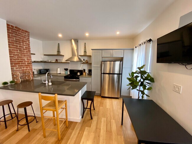 Foto del edificio - 823 N Gower St