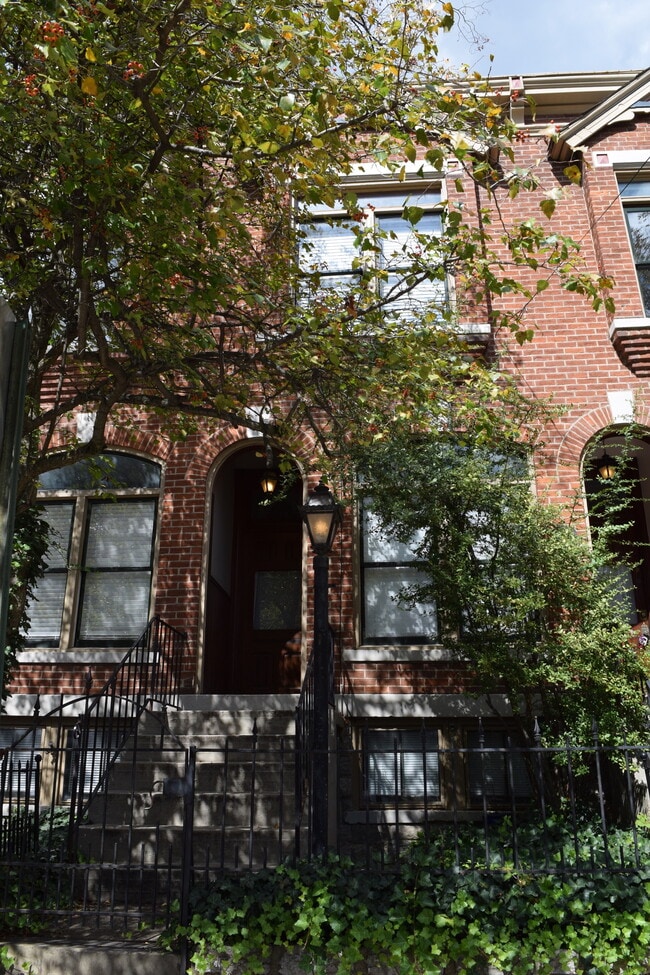 Building Photo - 116 E 5th St